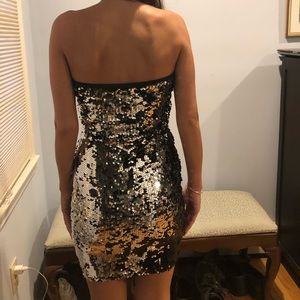 Sparkles change from black/ silver at touch